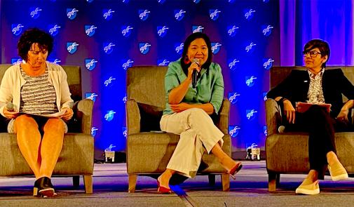 Foto de las oradoras desde la izquierda, Mary Kunesh, My-Linh Thai y Jessica González.
