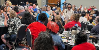 Los asistentes al desayuno de PSRP adoraban a la "Diva de Motown", Lynn Marie Smith. 