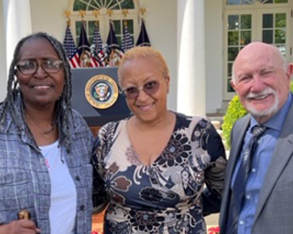 Foto de los jubilados de AFT Viola Curry, Nina Tribble y John Soldini