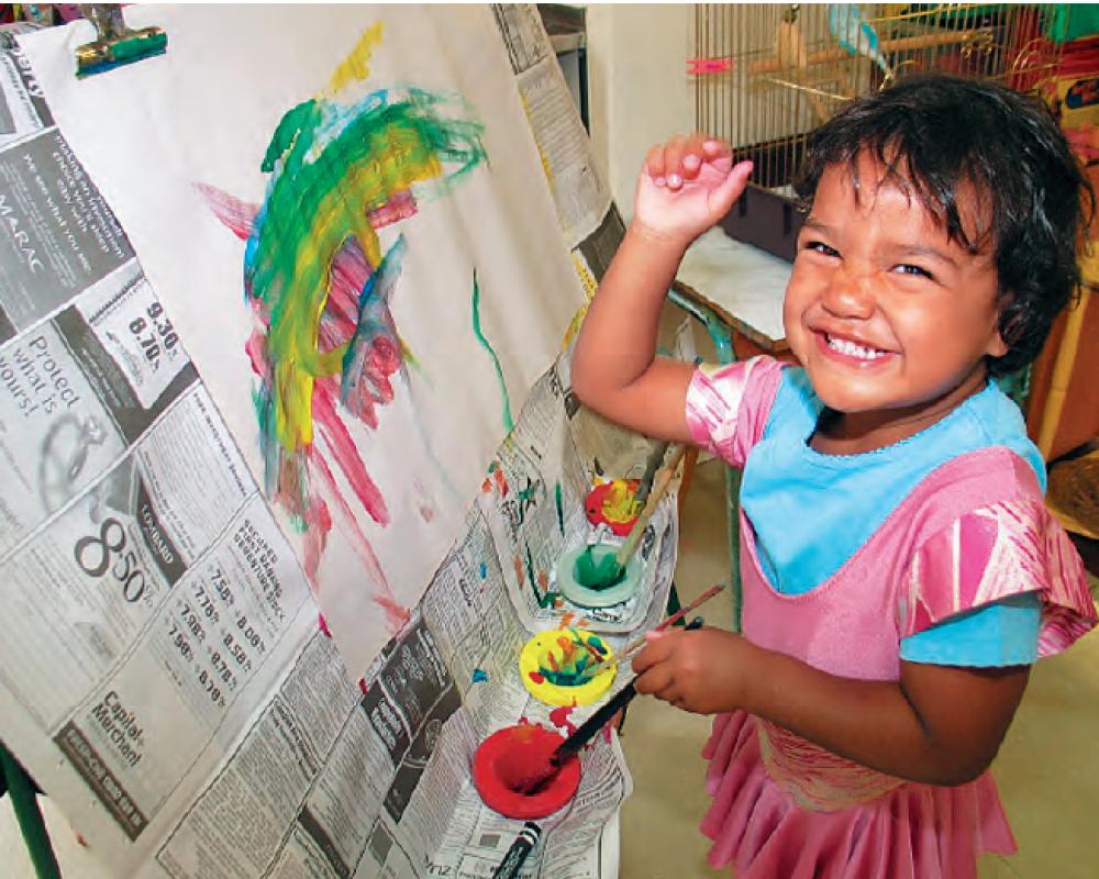 niño pintando