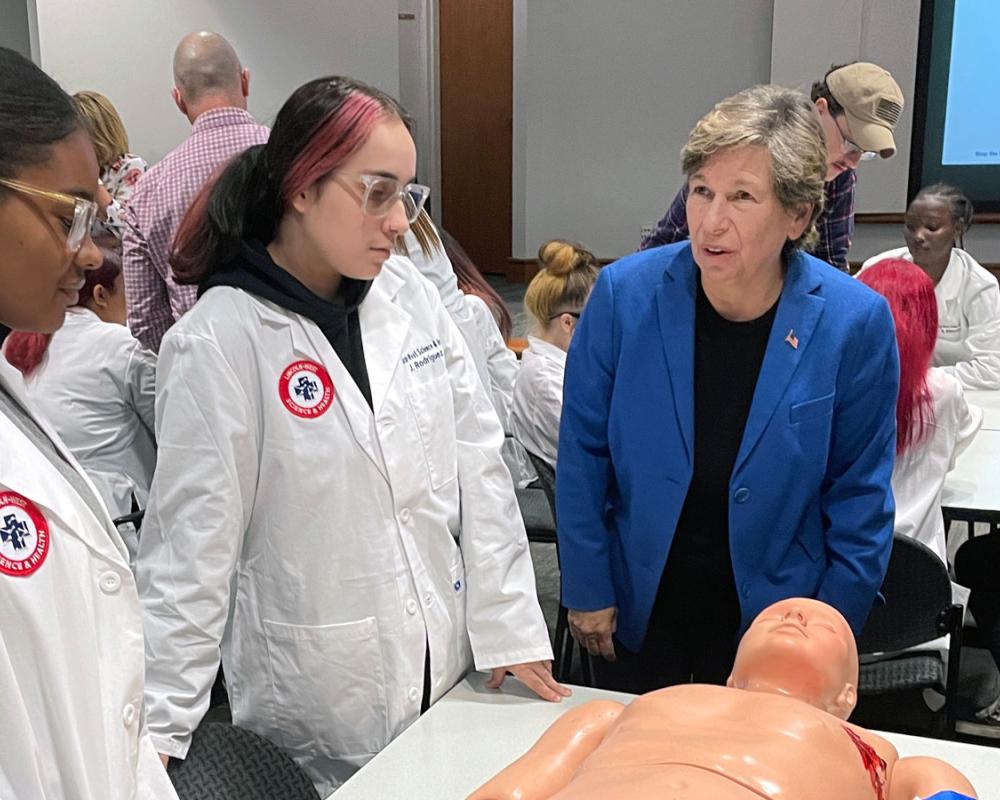 Weingarten, right, with students at Lincoln-West School of Science and Health at MetroHealth hospital in Cleveland on Oct. 24.