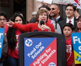 Randi Weingarten en el rally FOF