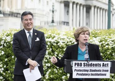 Randi Weingarten y el representante Takano