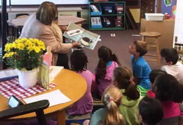 Lorretta Johnson reading to kids