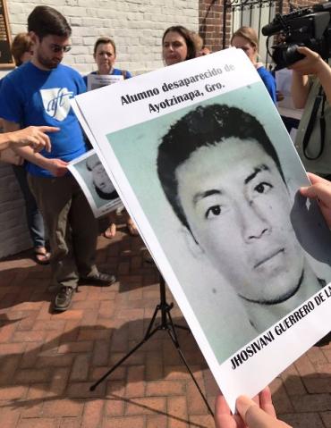 Protest sign at Mexican Embassy