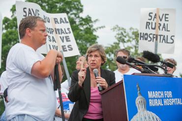 Randi Weingarten habla en el mitin