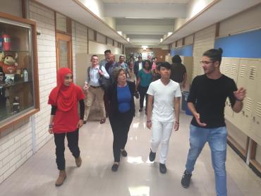 Weingarten with immigrants students in Austin