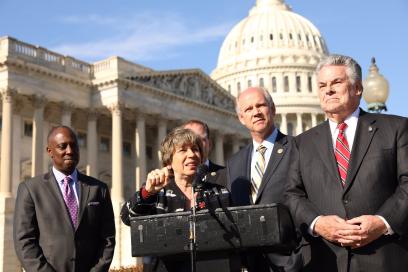 Weingarten with U.S. representatives at press conference