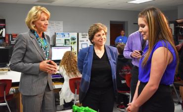 Weingarten and DeVos visit a classroom