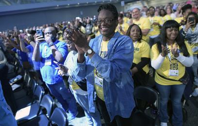 Crowd clapping at AFT convention