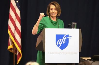 Nancy Pelosi en conferencia política AFT