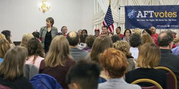 Randi Weingarten en el ayuntamiento de votos AFT