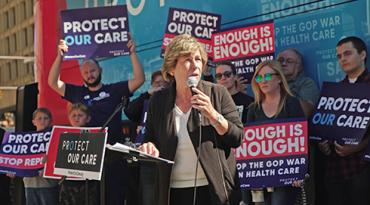 Weingarten en una manifestación de Protect Our Care en Columbus, Ohio