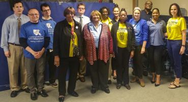 Lorretta Johnson con miembros del Sindicato de Maestros de Baltimore