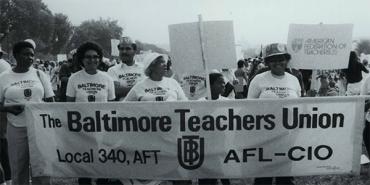 Lorretta Johnson marcha con el Baltimore Teachers Union