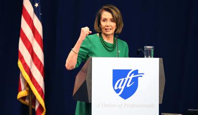 Nancy Pelosi en un evento de la AFT en 2018