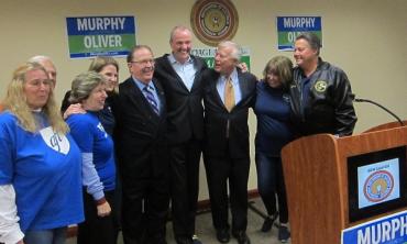 Weingarten con Phil Murphy y miembros de AFT