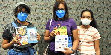 Familia en la feria de libros AFTNJ BTS