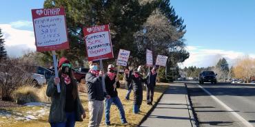 Oregon hospital techs picket line