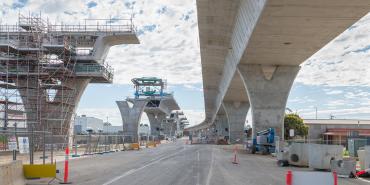 construcción de un paso elevado de la autopista