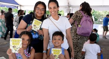 Evento comunitario con libros.