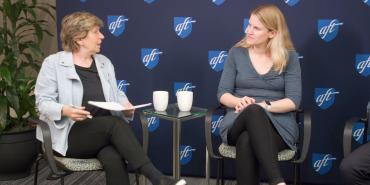 Randi Weingarten con Frances Haugen