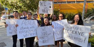 Los participantes de la convención apoyaron a los trabajadores del hotel que luchan por un contrato justo.