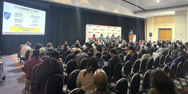 Foto del panel, desde la izquierda, Laura Hall, Ronsha Dickerson, Glenn Harris, Fedrick Ingram, Ras Baraka y Richard Fowler, moderador.