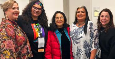 Dolores Huerta con el grupo NABE