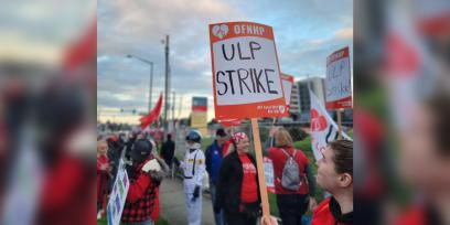 Foto de trabajadores en huelga de OFNHP. El cartel dice "OFNHP - ULP Strike"