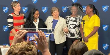 Randi Weingarten con un grupo de profesores en Nat'l Press Club