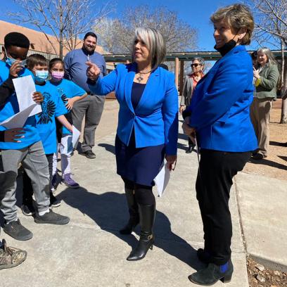 Gobernadora de NM Lujan Grisham y Randi Weingarten