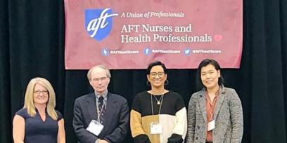Foto de los panelistas de participación comunitaria Dr. Kevin Kavanagh, Dani Cook y Jenny Chiang con Kelly Nedrow de la AFT.