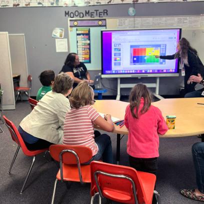 Photo of AFT President Randi Weingarten sitting with students.