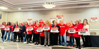 Los residentes locales de HPAE que negocian nuevos contratos instaron a los administradores de hospitales y a los responsables de las políticas estatales a exigir una dotación de personal segura en los hospitales de Nueva Jersey durante una conferencia de prensa.