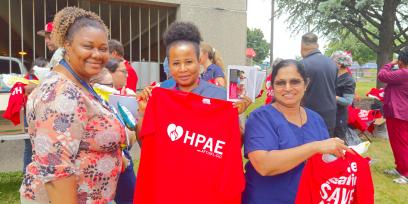 En octubre, las enfermeras registradas del Hospital Universitario de Newark, Nueva Jersey, ratificaron un nuevo contrato con proporciones enfermera-paciente exigibles que ayudarán a reclutar y retener enfermeras.