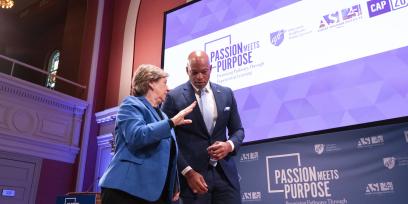 Randi Weingarten y el gobernador Wes Moore